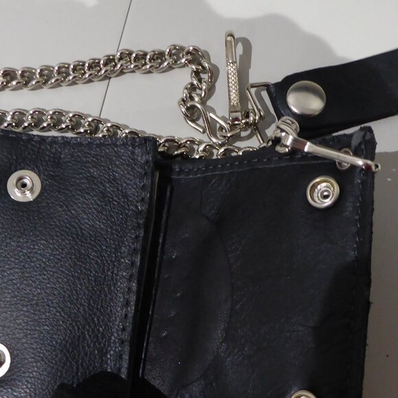 Brutus on motorcycle leather trifold wallet with chain - Picture 4 of 9